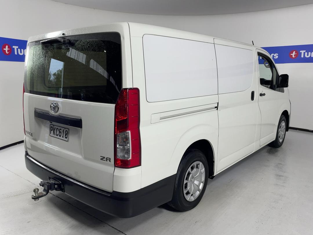 Photo '7' of Toyota Hiace