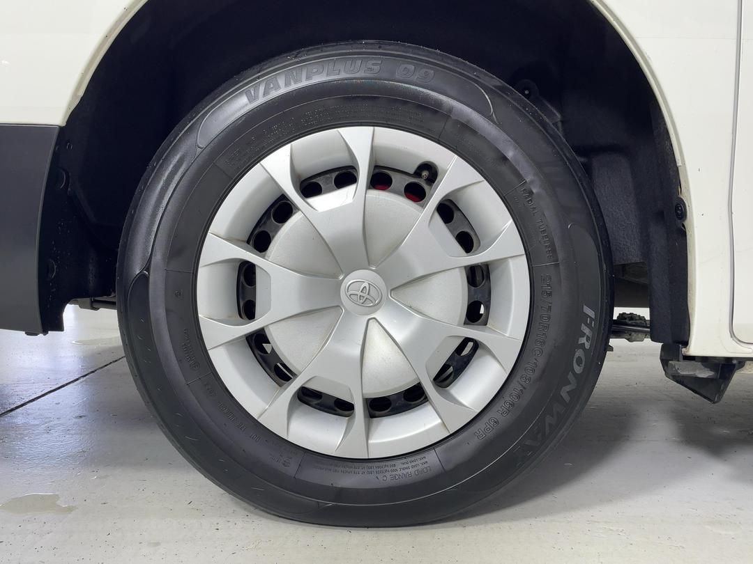 Photo '12' of Toyota Hiace