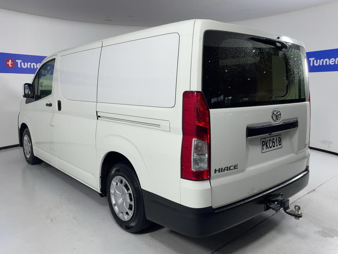Photo '5' of Toyota Hiace