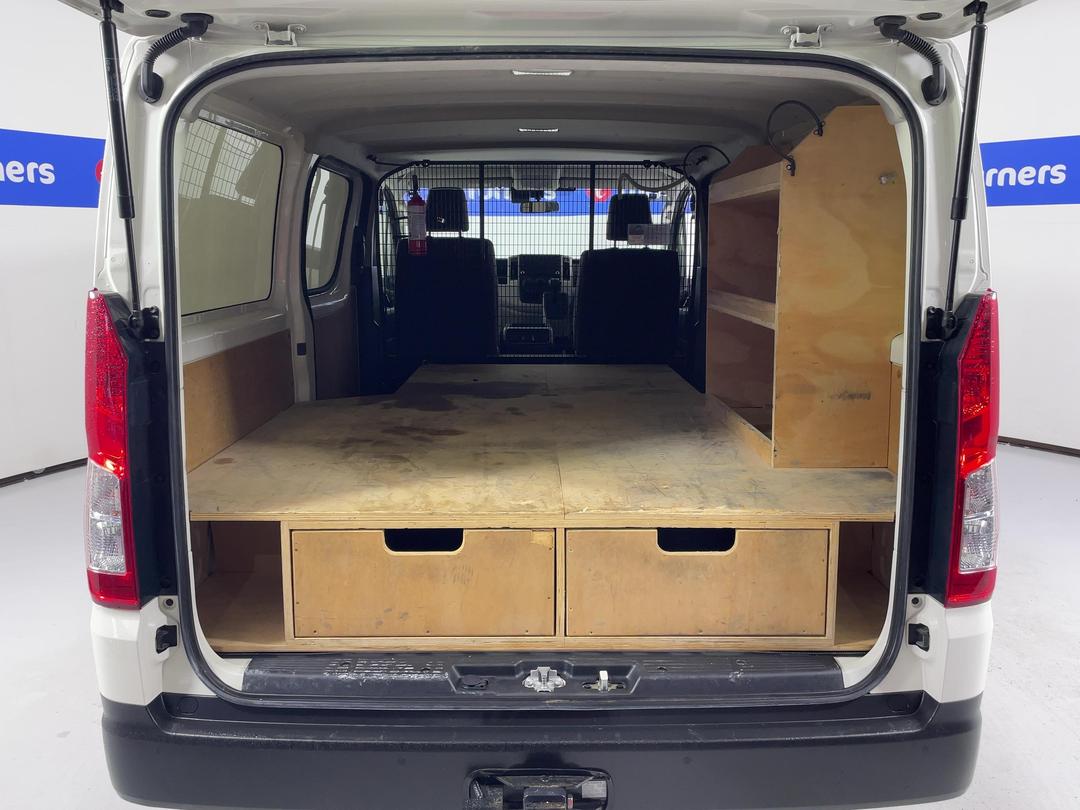 Photo '14' of Toyota Hiace