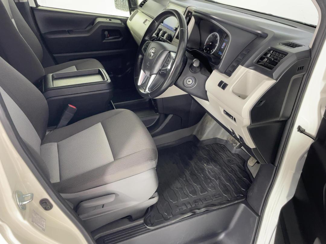 Photo '16' of Toyota Hiace