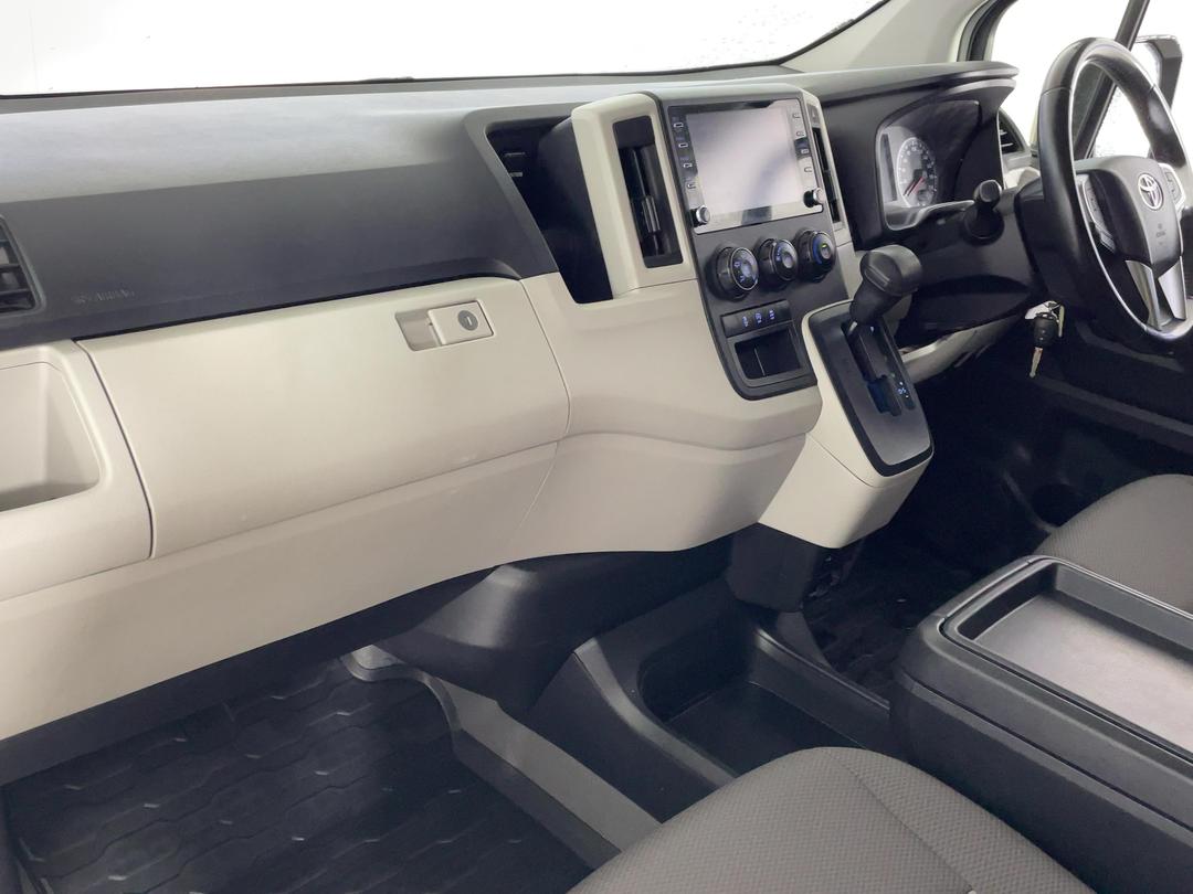Photo '17' of Toyota Hiace