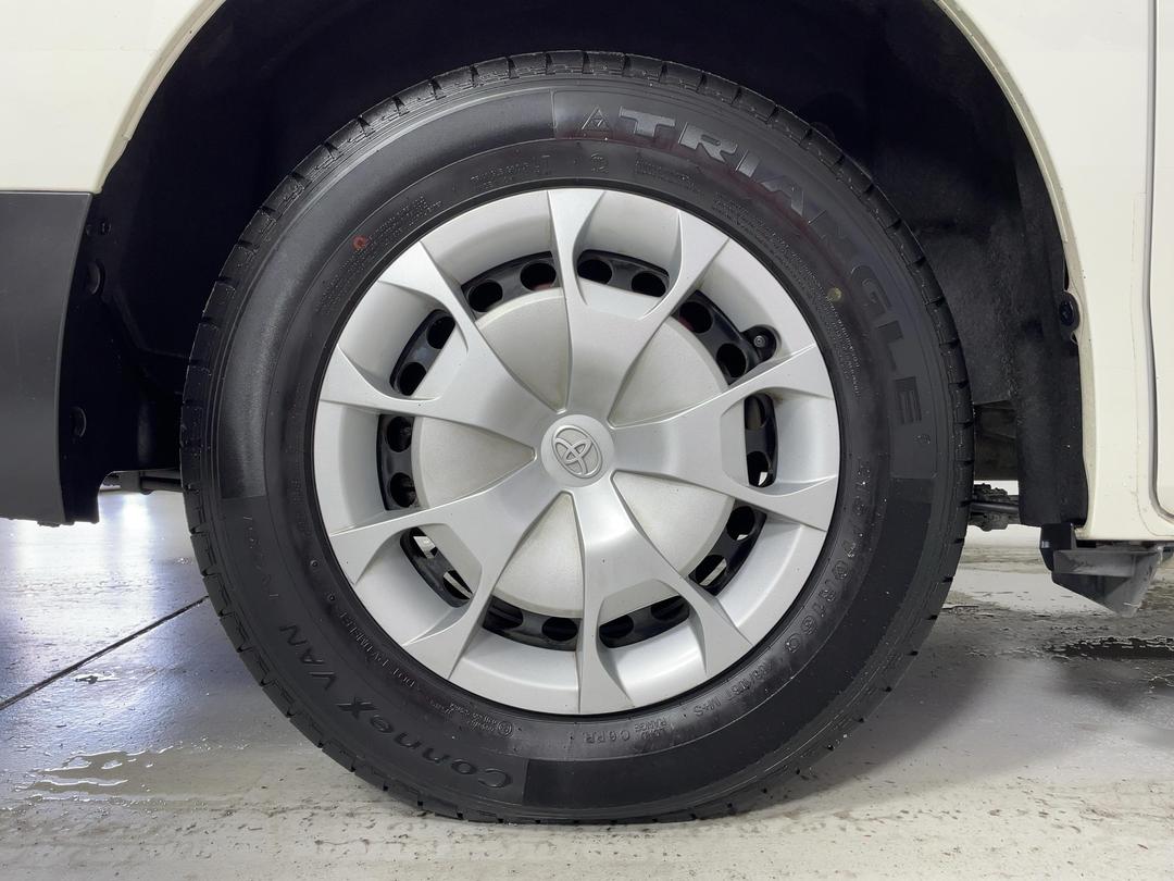 Photo '12' of Toyota Hiace