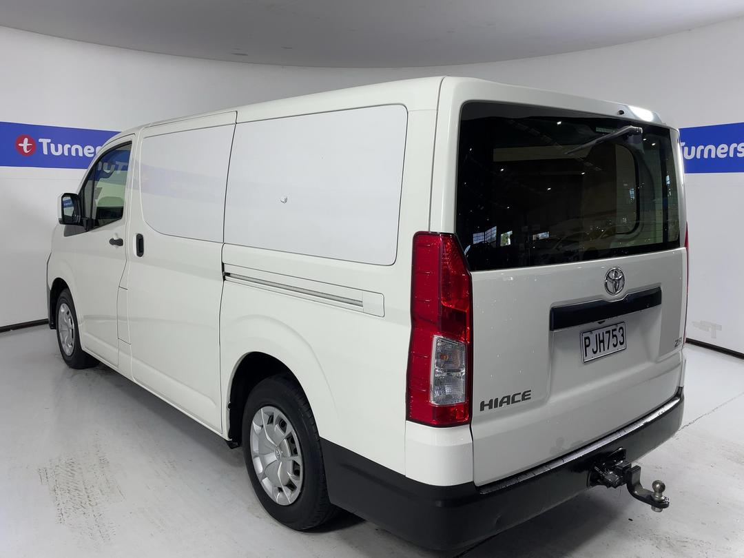 Photo '5' of Toyota Hiace