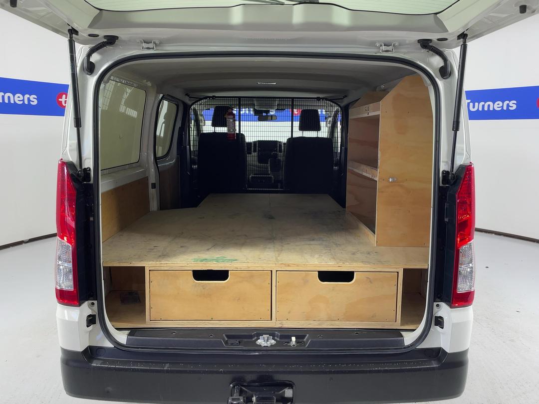 Photo '14' of Toyota Hiace
