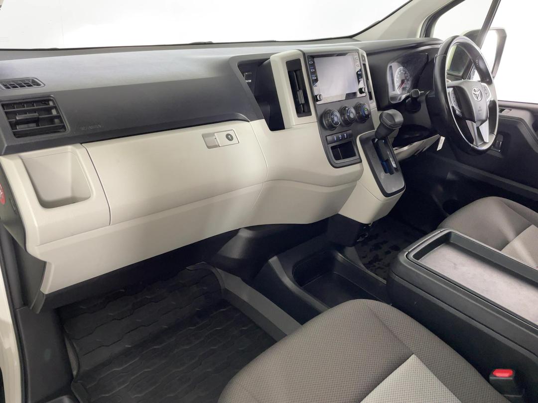 Photo '17' of Toyota Hiace