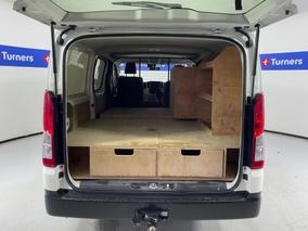 Photo '14' of Toyota Hiace