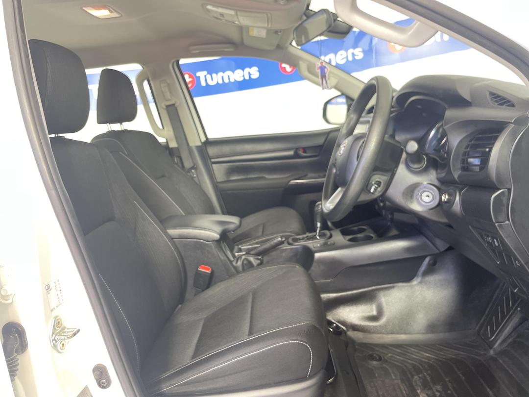 Photo '16' of Toyota Hilux