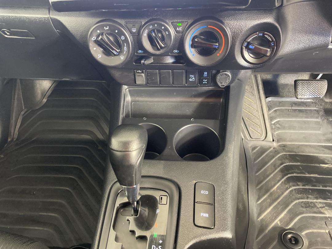 Photo '25' of Toyota Hilux