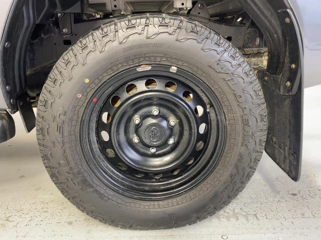 Photo '11' of Toyota Hilux