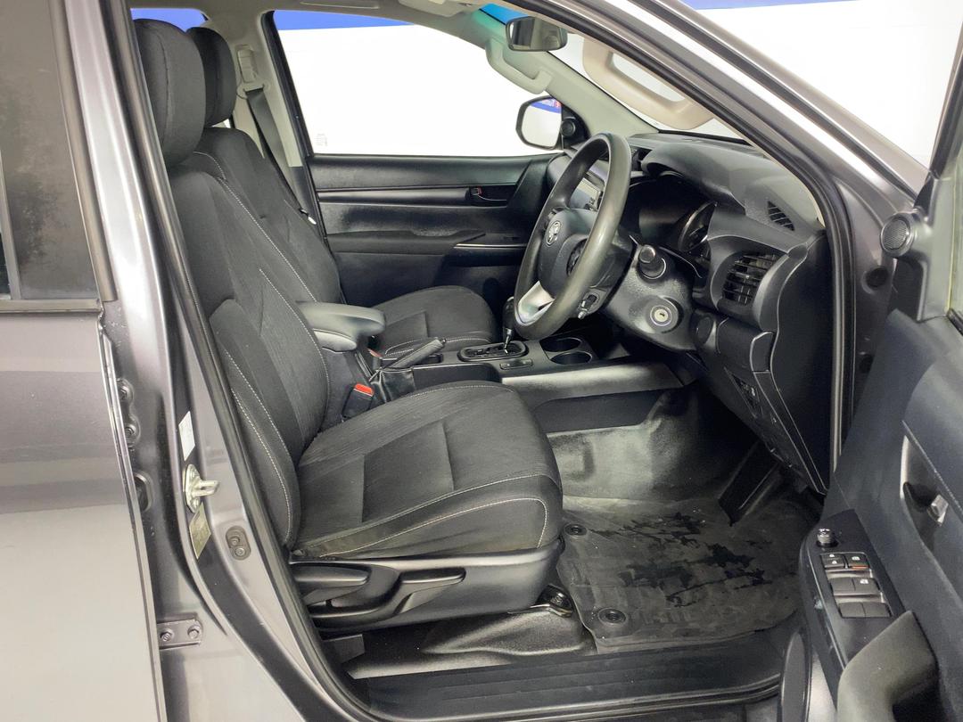 Photo '16' of Toyota Hilux