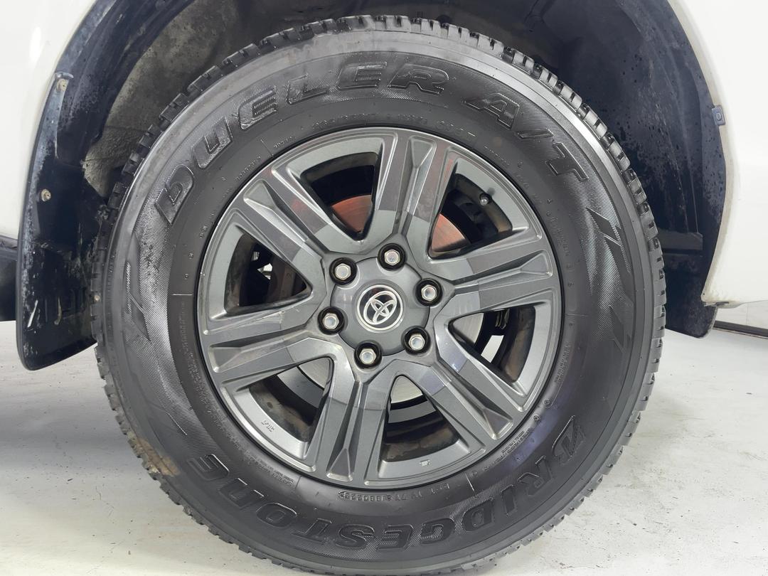 Photo '9' of Toyota Hilux