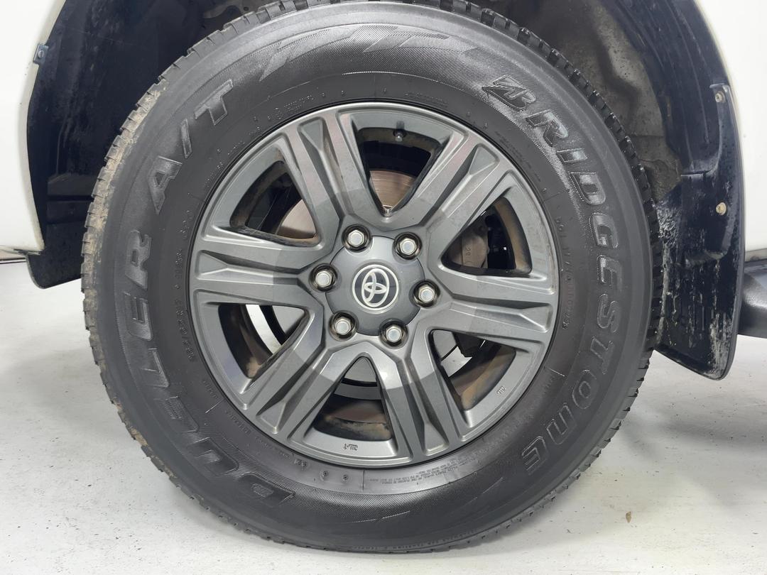 Photo '10' of Toyota Hilux