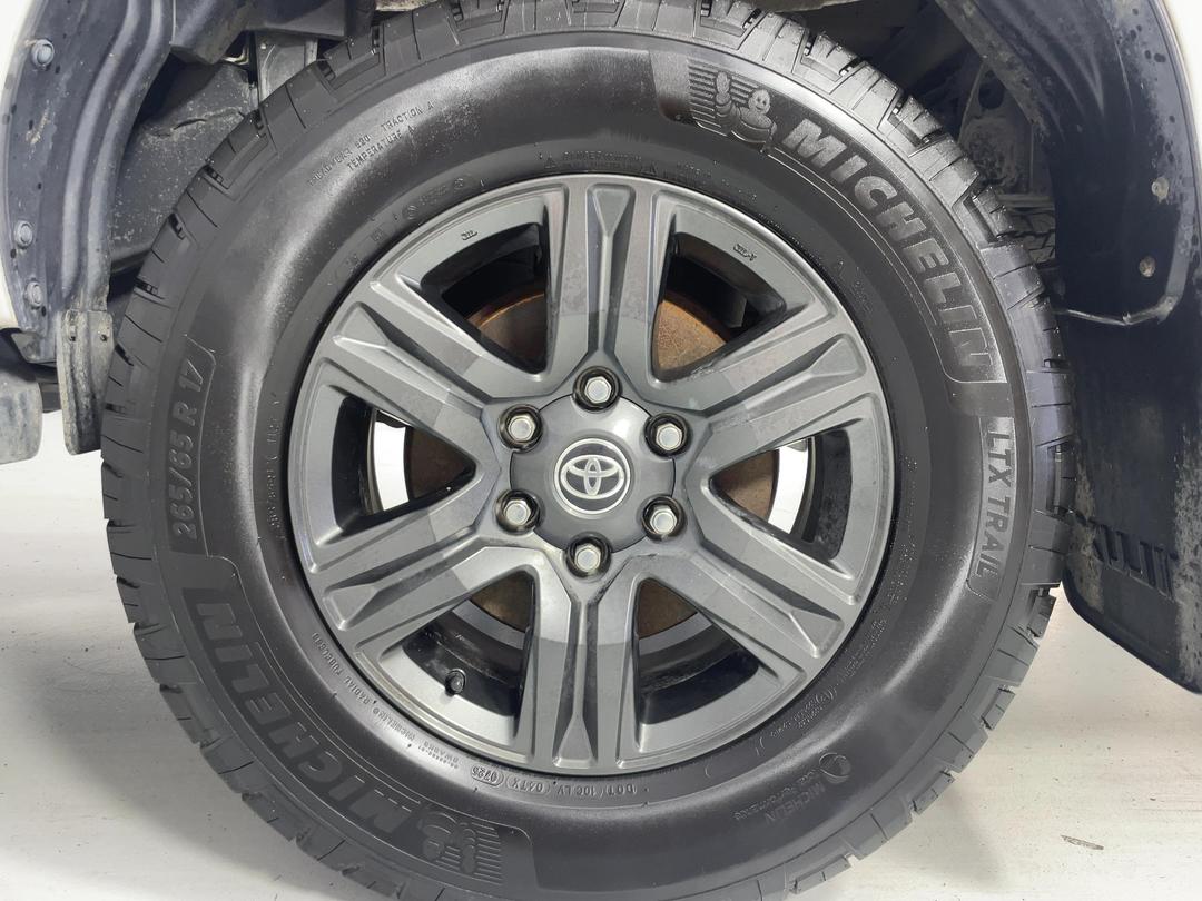 Photo '11' of Toyota Hilux