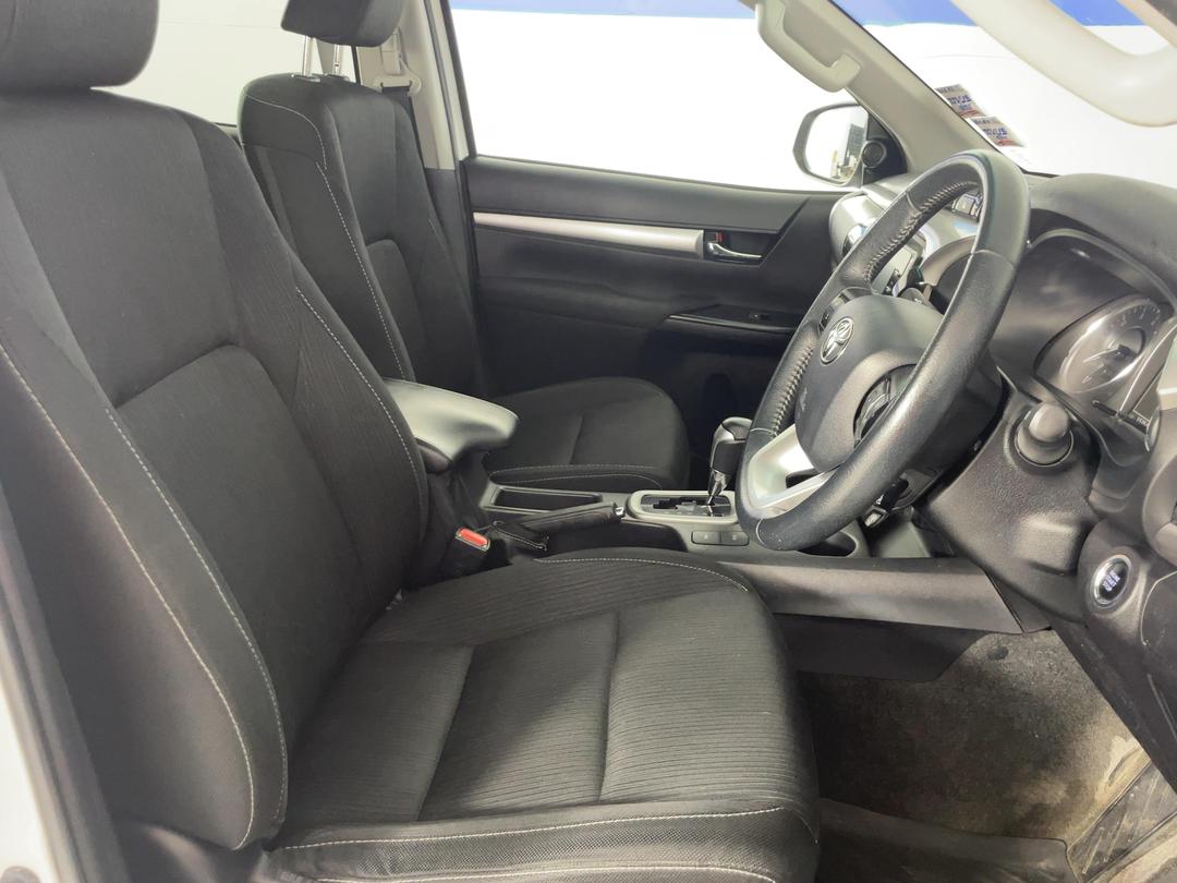 Photo '16' of Toyota Hilux