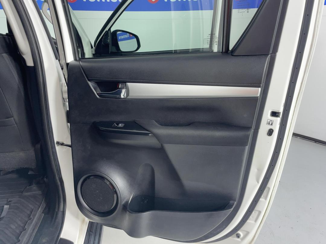 Photo '19' of Toyota Hilux