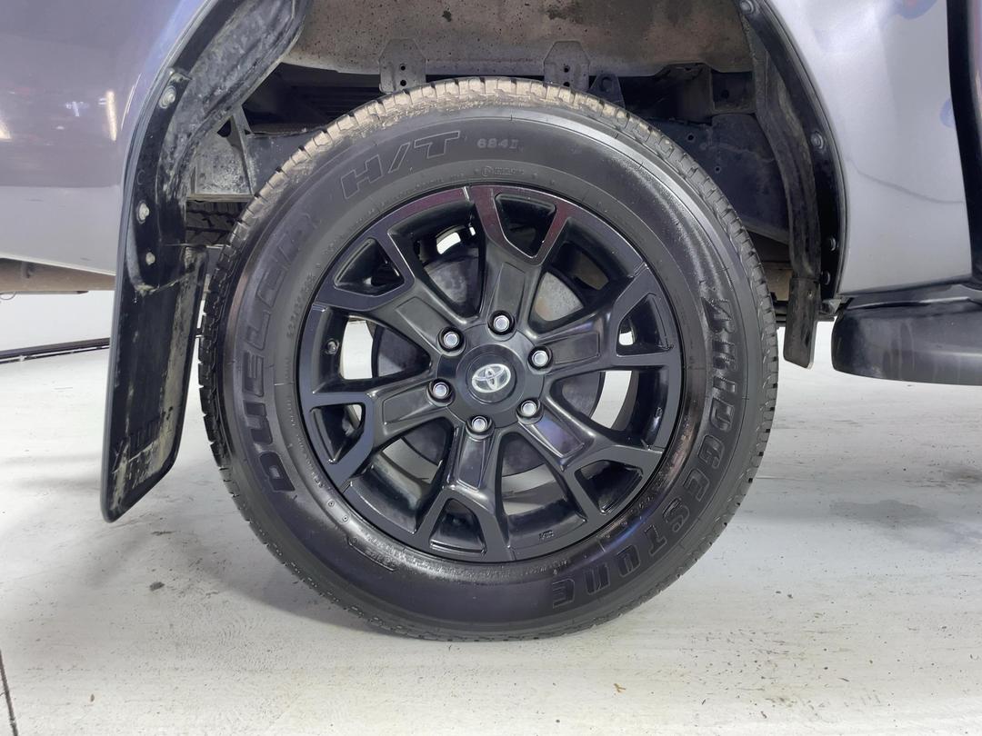 Photo '12' of Toyota Hilux