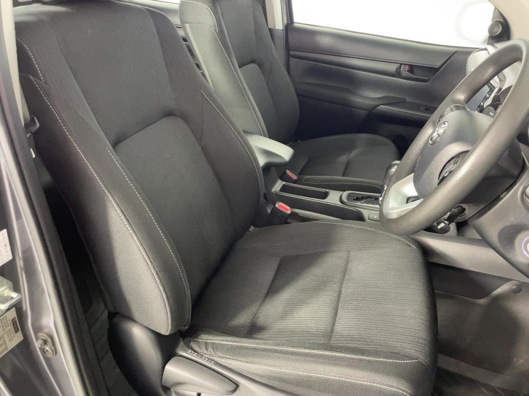 Photo '16' of Toyota Hilux