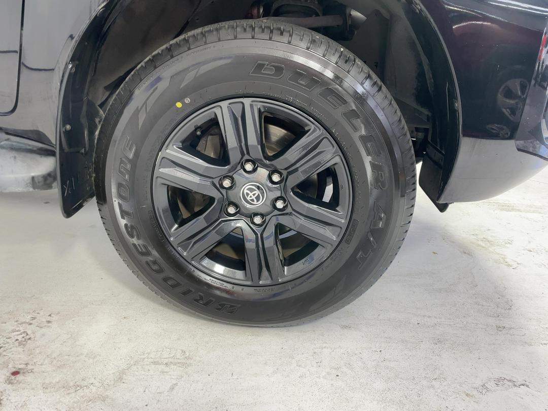 Photo '9' of Toyota Hilux