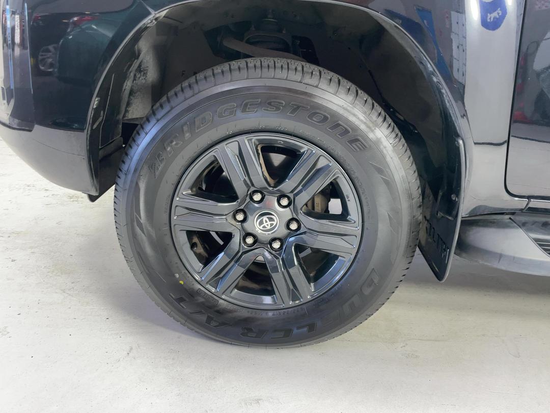 Photo '10' of Toyota Hilux