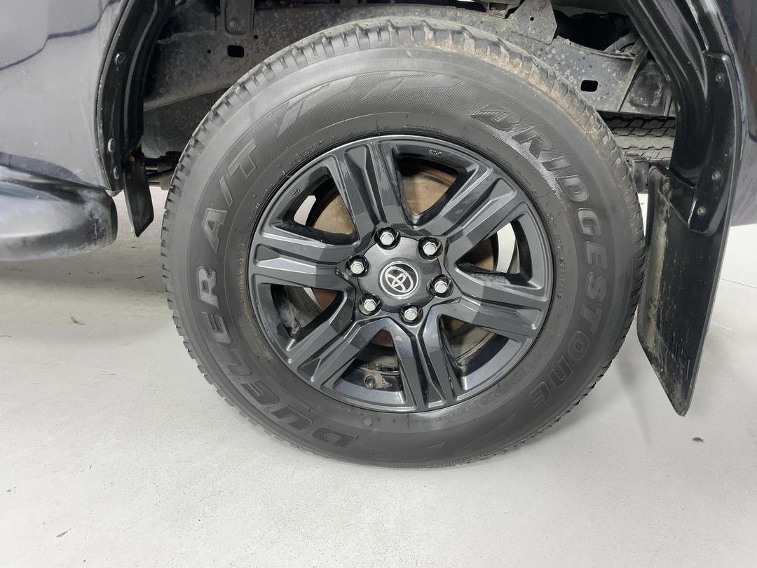 Photo '11' of Toyota Hilux