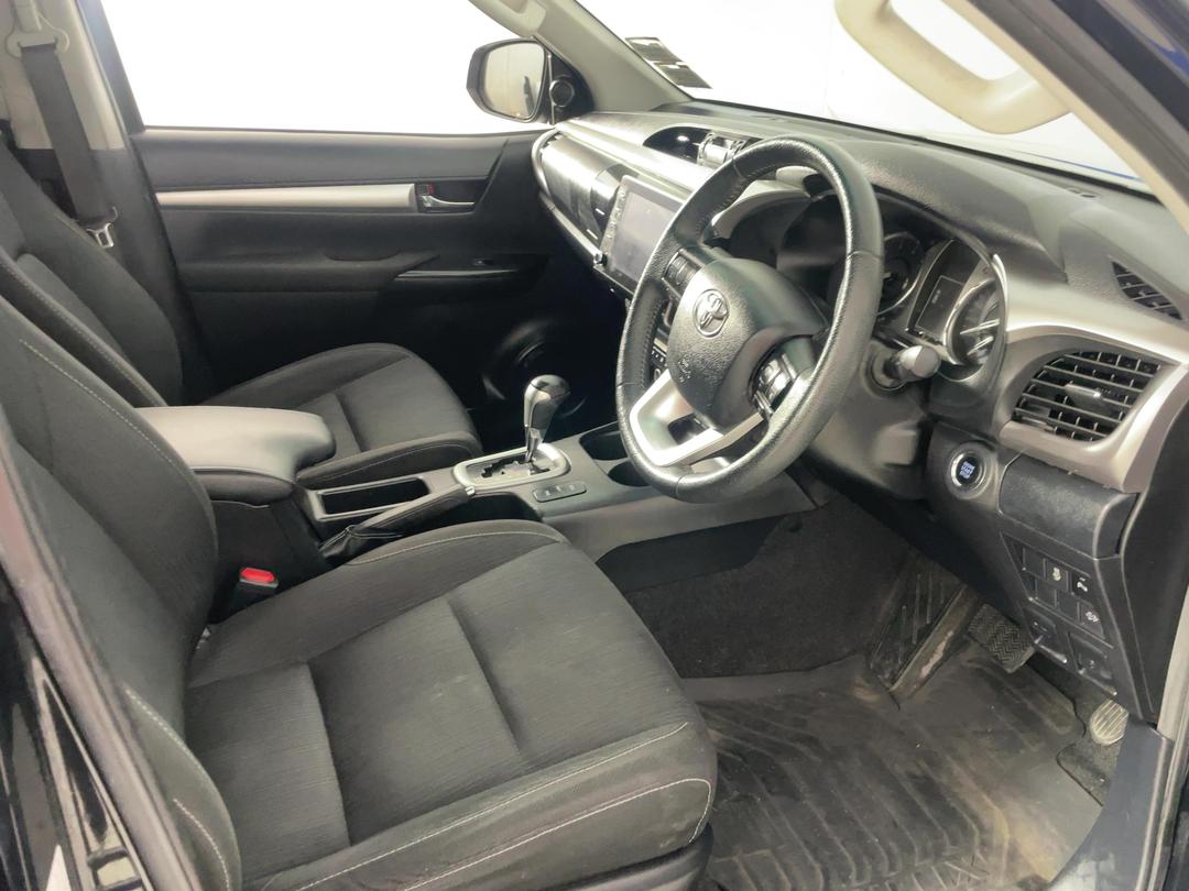 Photo '16' of Toyota Hilux