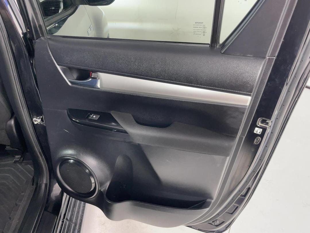 Photo '19' of Toyota Hilux