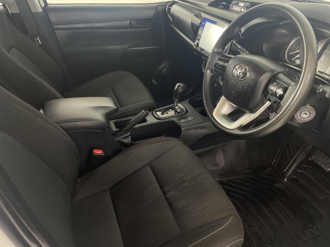 Photo '16' of Toyota Hilux