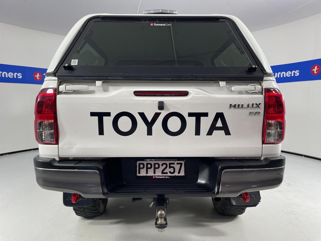 Photo '6' of Toyota Hilux