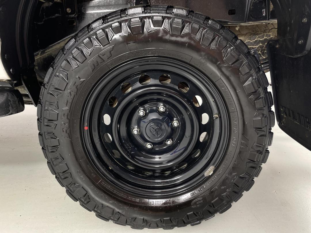 Photo '11' of Toyota Hilux