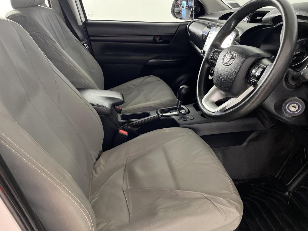 Photo '16' of Toyota Hilux