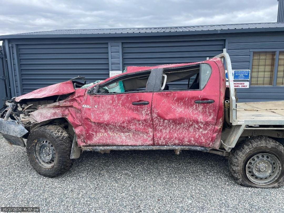 Photo '10' of Toyota Hilux SR TD DC/CC