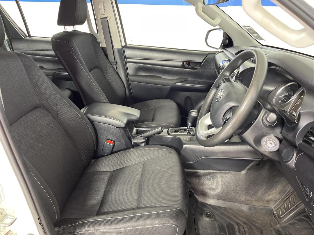 Photo '16' of Toyota Hilux