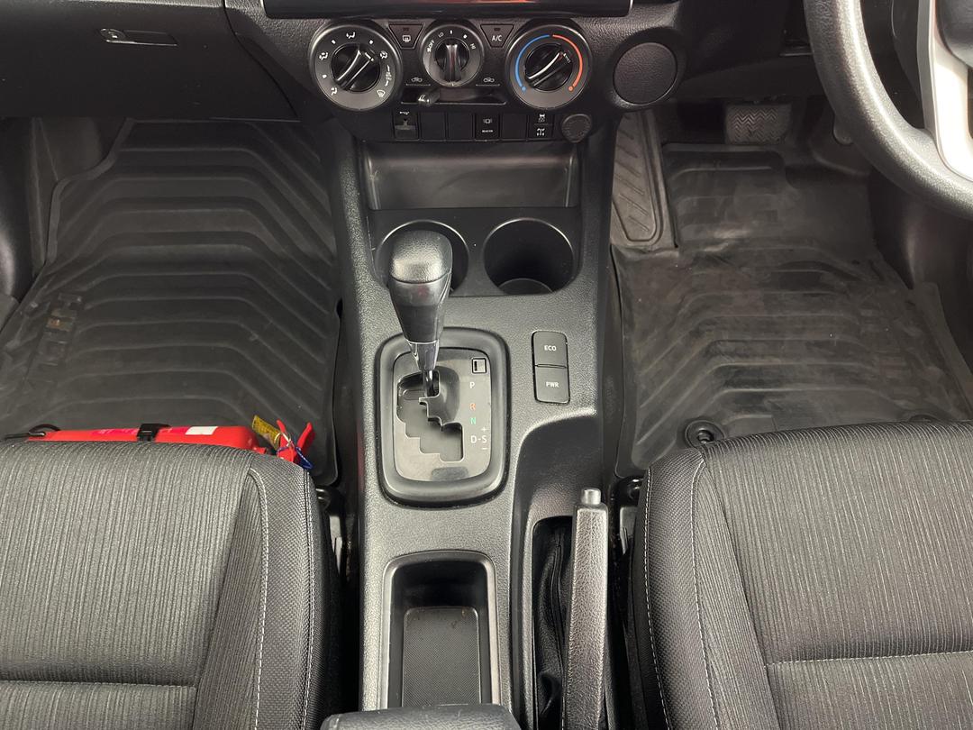 Photo '18' of Toyota Hilux