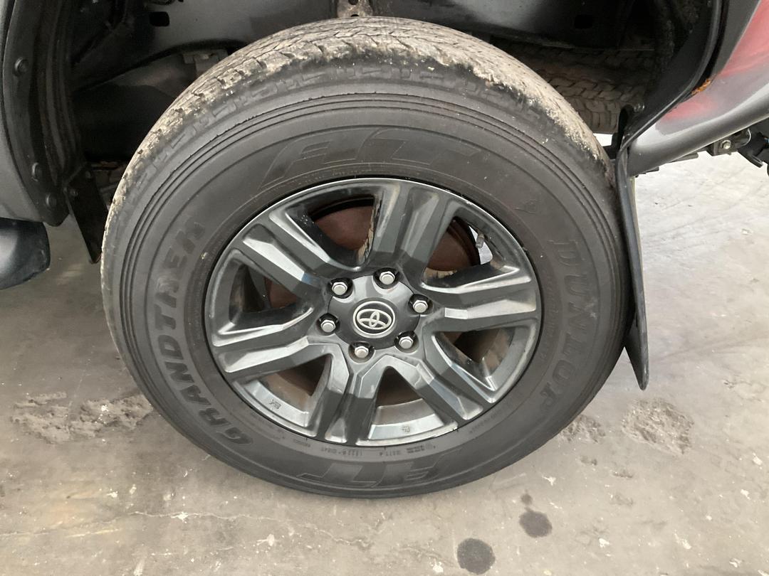 Photo '8' of Toyota Hilux SR5 TD DC