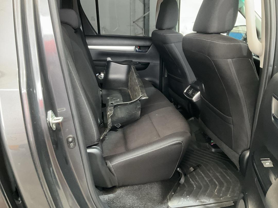 Photo '13' of Toyota Hilux SR5 TD DC