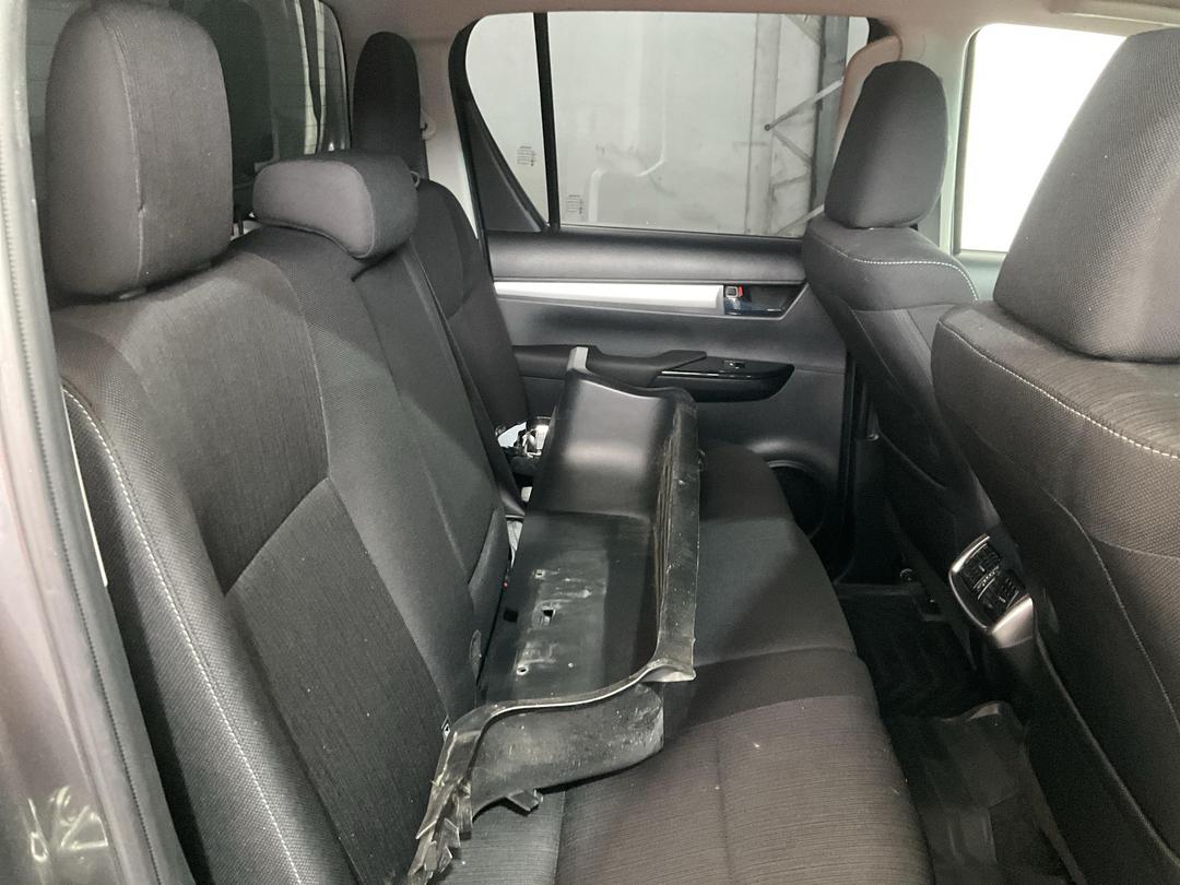 Photo '14' of Toyota Hilux SR5 TD DC