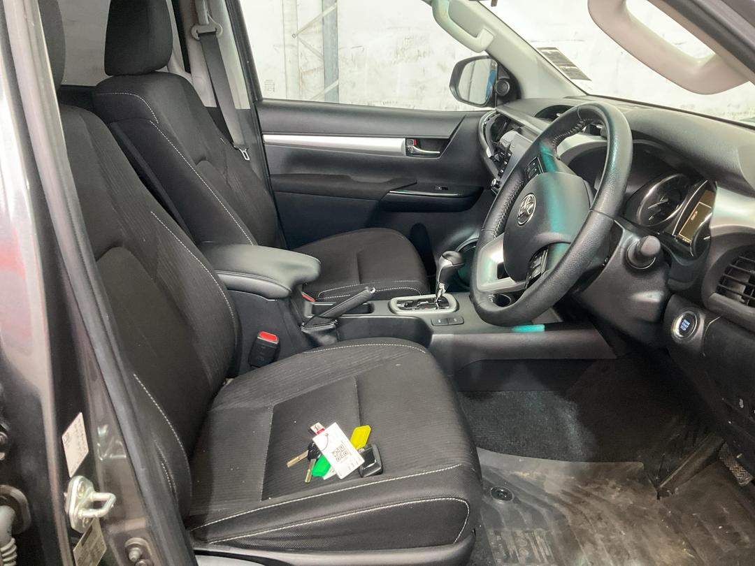 Photo '15' of Toyota Hilux SR5 TD DC