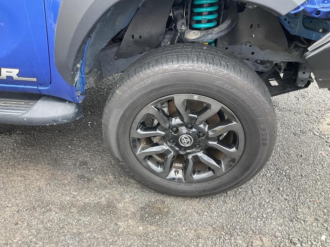 Photo '8' of Toyota Hilux SR5 Cruiser TD DC