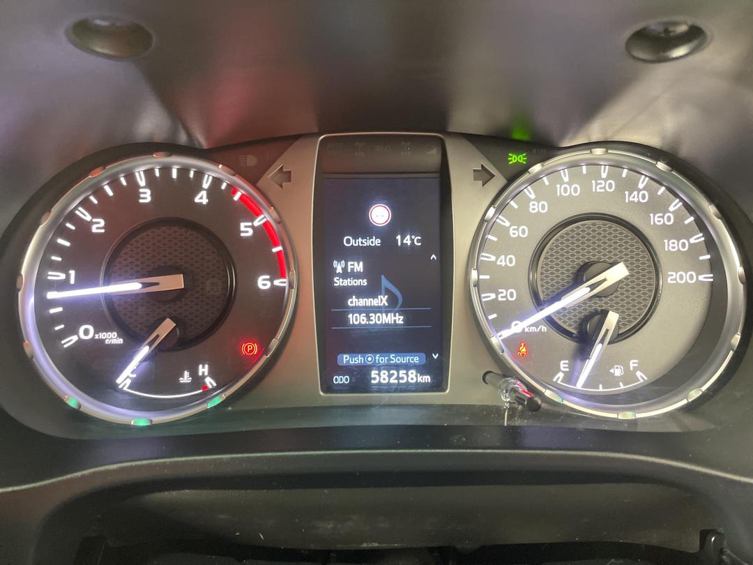 Photo '21' of Toyota Hilux