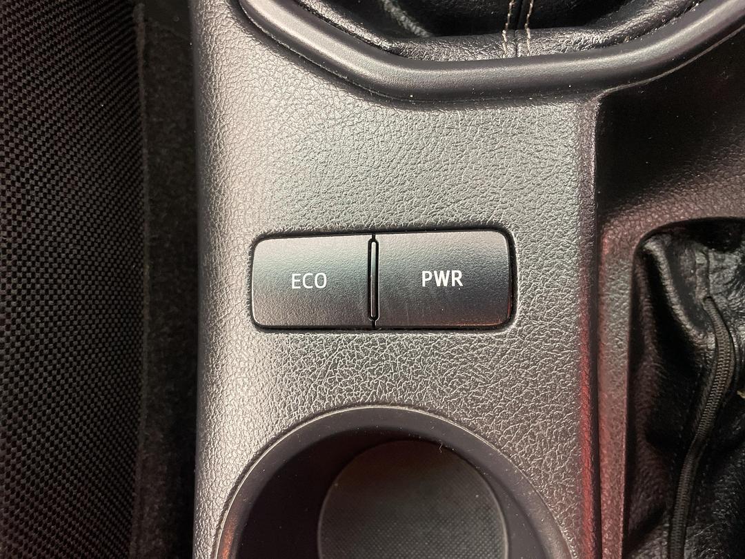 Photo '28' of Toyota Hilux