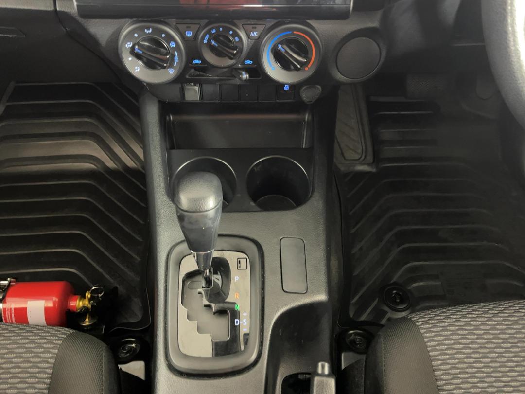 Photo '18' of Toyota Hilux