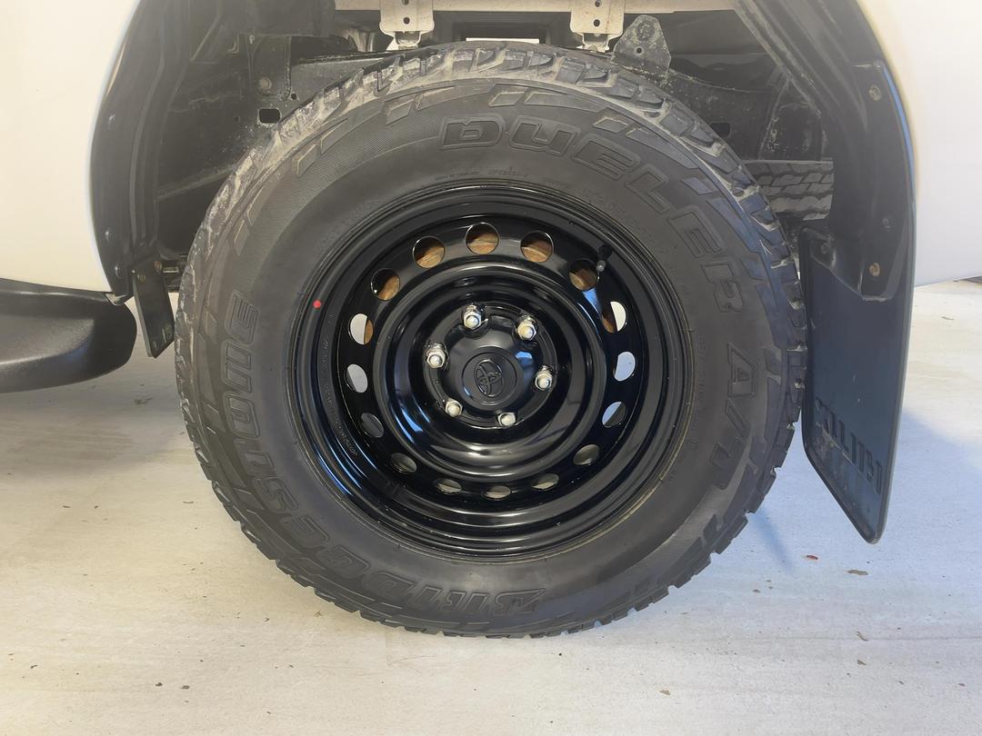 Photo '11' of Toyota Hilux