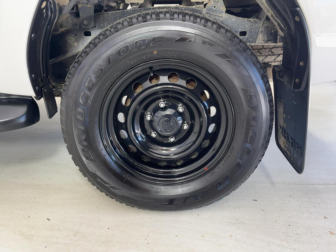 Photo '11' of Toyota Hilux