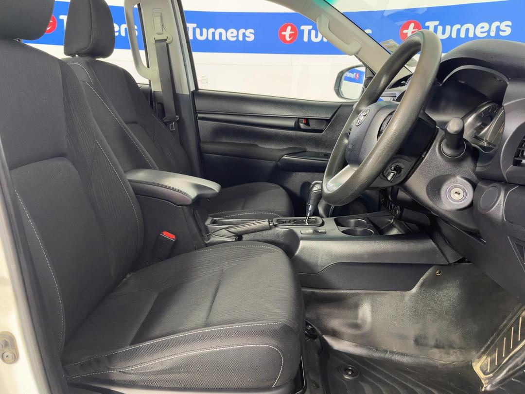 Photo '16' of Toyota Hilux
