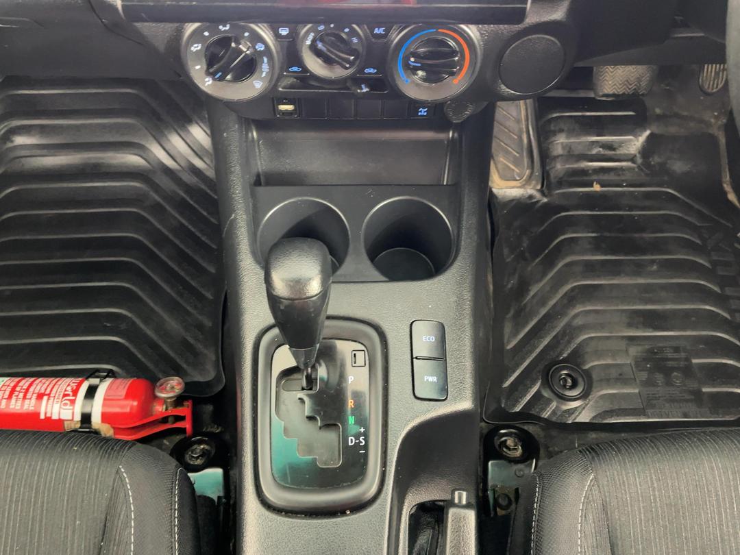 Photo '18' of Toyota Hilux