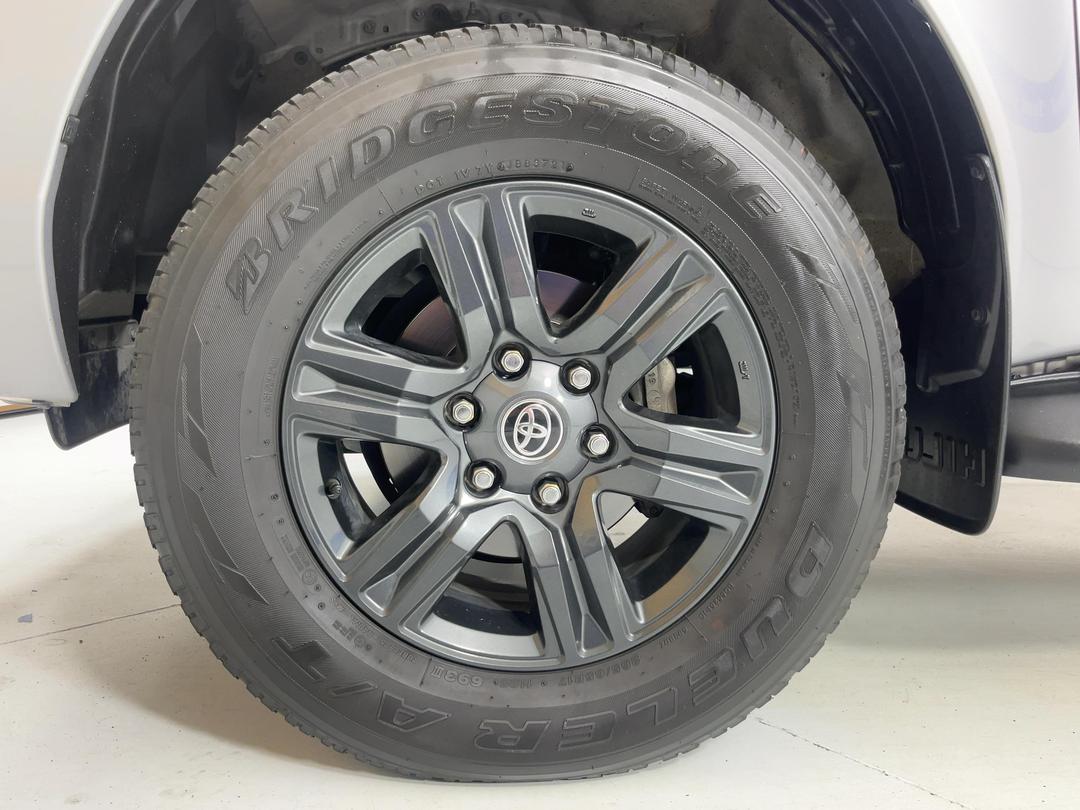 Photo '10' of Toyota Hilux