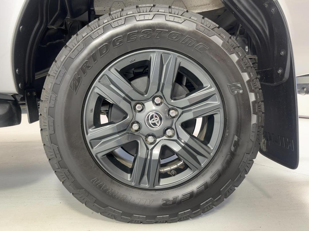Photo '11' of Toyota Hilux