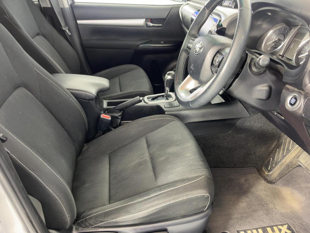 Photo '16' of Toyota Hilux