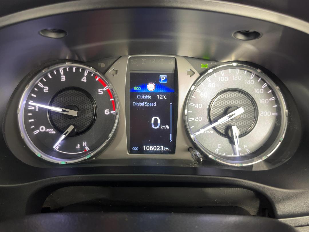 Photo '21' of Toyota Hilux